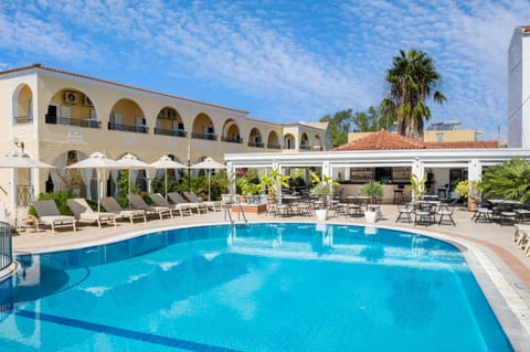 Property building, Restaurant/places to eat, Swimming pool, Breakfast