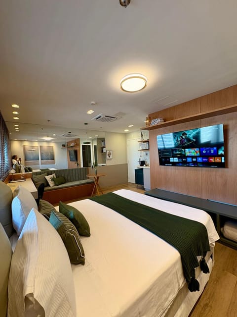 Communal lounge/ TV room, Bed, Evening entertainment