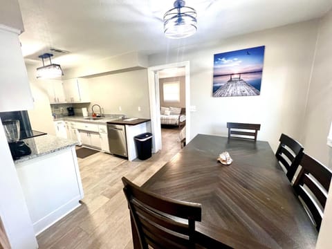 4/2 Home Close to Beach, Centrally located! House in Gulfport