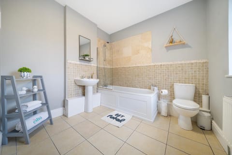 Shower, Toilet, Bathroom, Bath, towels