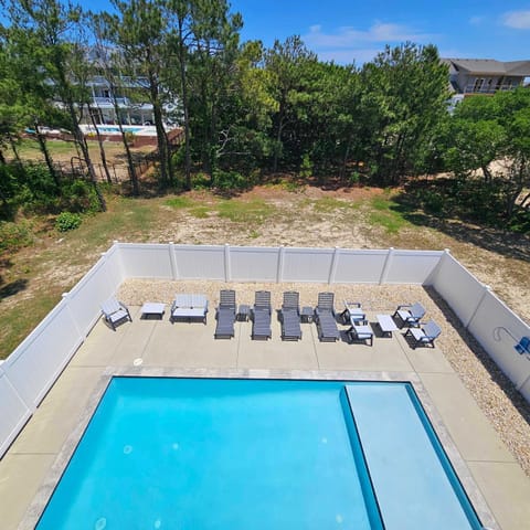 Sojourn Corolla 6 Bedroom POOL House in Corolla