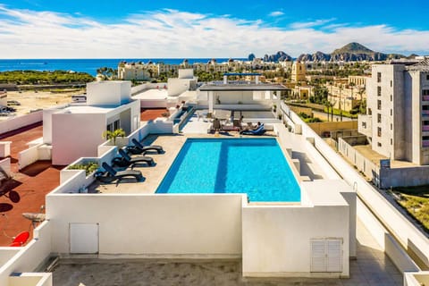Property building, Day, Natural landscape, View (from property/room), Balcony/Terrace, Pool view, Sea view, Swimming pool, sunbed