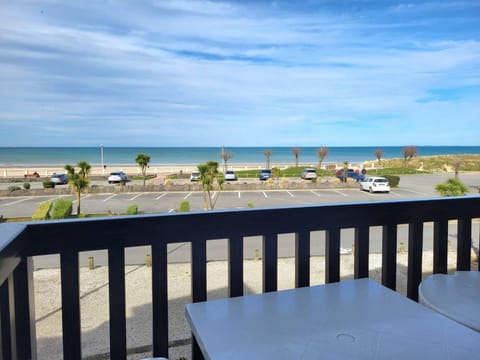 Appartement familial centre ville avec parking et animaux permis - FR-1-465-90 Apartment in Normandy