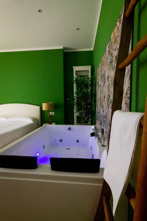 Photo of the whole room, Bath
