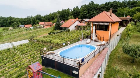 Property building, Day, Garden, Garden, Garden view, Pool view, Swimming pool, sunbed