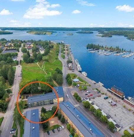 Studiohuoneisto Vallikadun Helmi, 56 m2, AC,Wifi,parveke Apartment in Finland