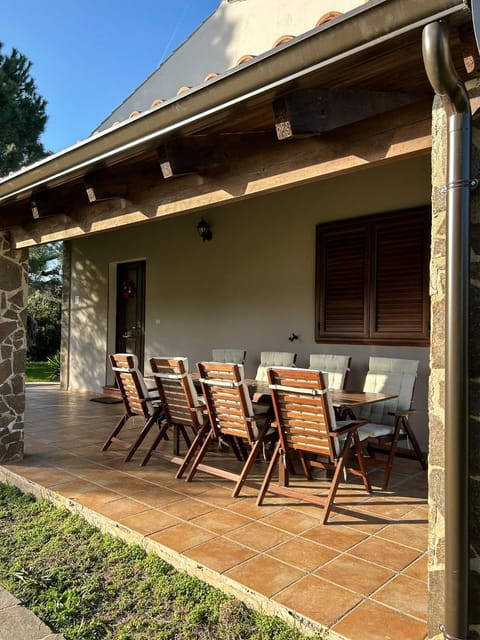 Property building, Patio, Balcony/Terrace