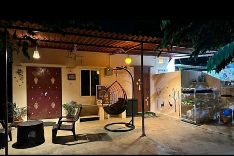 Night, Seating area