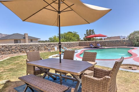 Home with Mountain View/Pool/Tub House in El Paso