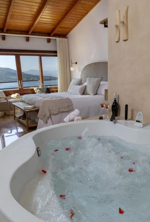 Natural landscape, Hot Tub, Photo of the whole room, Bedroom, Sea view