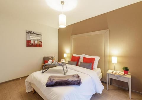 Bed, Photo of the whole room, Bedroom, Breakfast, towels