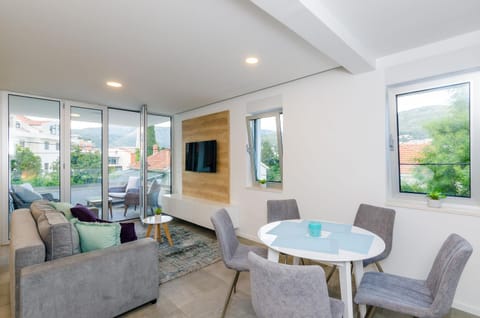 Living room, Seating area, Dining area