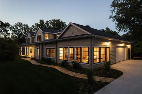 Bold Stump Cottage House in Chikaming Township