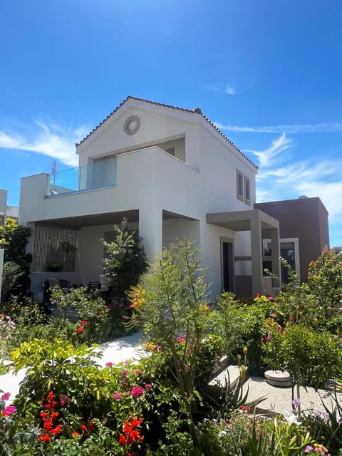 Property building, Spring, Day, Garden, Garden view