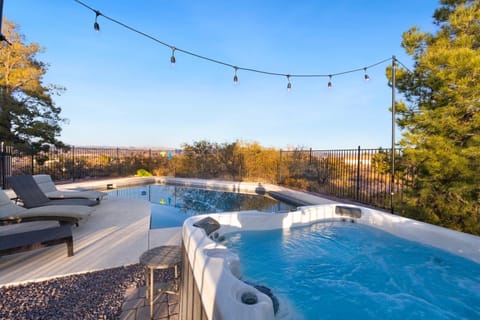 Hot Tub, Swimming pool