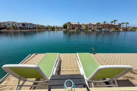 Lake view, sunbed