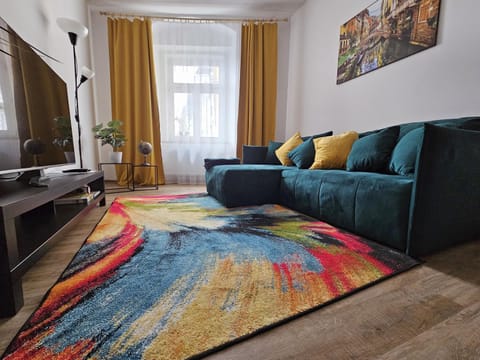 Communal lounge/ TV room, TV and multimedia, Living room, Seating area, Evening entertainment