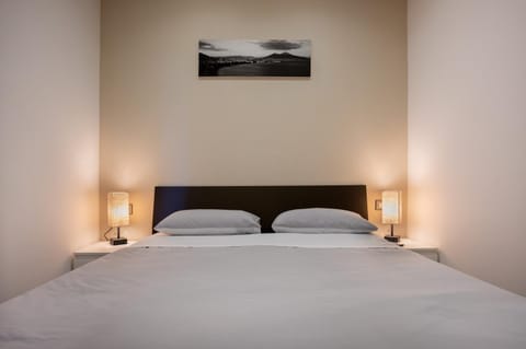 Bed, Bedroom, air conditioner