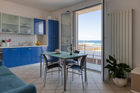 View (from property/room), Balcony/Terrace, Living room, Seating area, Dining area, Sea view
