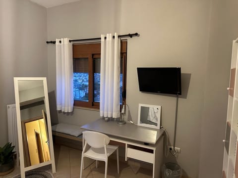 TV and multimedia, Photo of the whole room, Bedroom