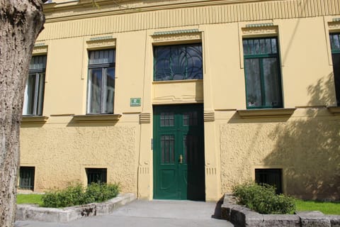 Property building, Facade/entrance