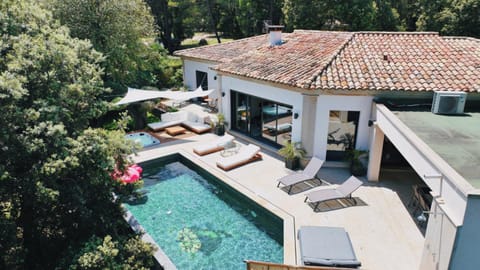 Modern Villa Swimming pool and private Jacuzzi Villa in French Riviera