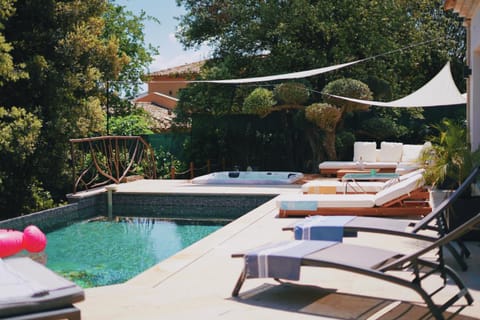 Modern Villa Swimming pool and private Jacuzzi Villa in French Riviera