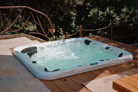 Modern Villa Swimming pool and private Jacuzzi Villa in French Riviera