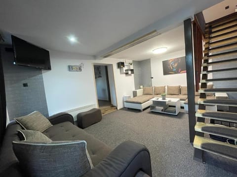 Communal lounge/ TV room, Bed, Living room, Evening entertainment