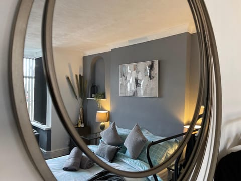 Casa Lobo's Beautiful Suites Apartment 1 free offroad parking Apartment in Wolverhampton