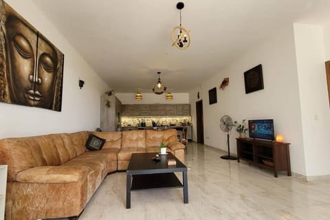 TV and multimedia, Living room, Seating area, Evening entertainment