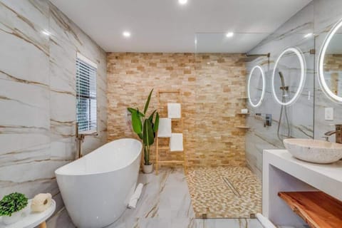 Fox Garden-Heated Pool-Spa- Boho-Downtown & Beach Villa in Fort Lauderdale