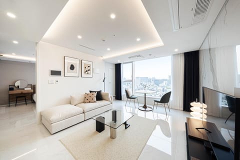 Living room, Photo of the whole room