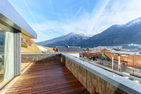 View (from property/room), Balcony/Terrace, Mountain view