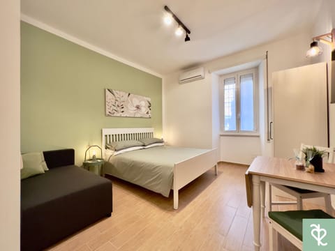 Bed, Living room, Photo of the whole room, Bedroom, hair dresser
