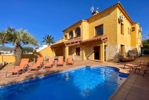 Facade/entrance, Solarium, Swimming pool, Swimming pool