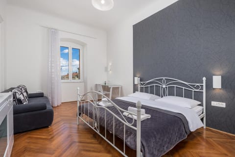 Bed, Seating area, Bedroom