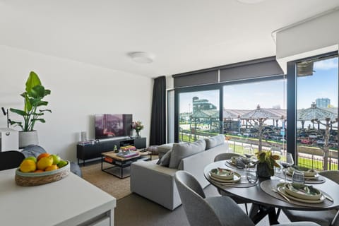 View (from property/room), Food and drinks, Seating area, Dining area