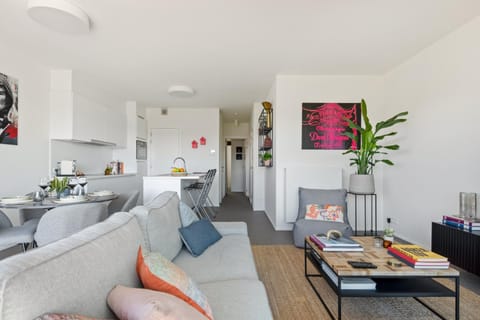 Kitchen or kitchenette, Seating area