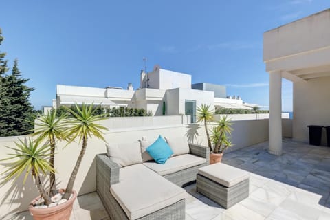 Property building, Balcony/Terrace, Living room