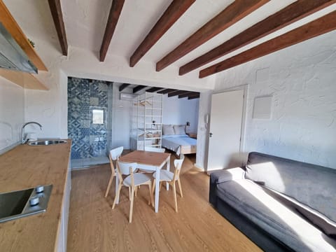 Shower, Spring, Bed, Activities, Winter, Summer, Bathroom, TV and multimedia, Balcony/Terrace, Kitchen or kitchenette, Living room, Dining area, Beach, Hiking, Animals, Animals, Animals, Autumn, Pets, Pets, Pets, Sea view, Sports, Entertainment, children, children, children, young children, young children, young children, older children, older children, older children, group of guests, group of guests, group of guests, cot, Family, Family, Family, hair dryier, microwave, pet friendly, pet friendly, washing machine, air conditioner