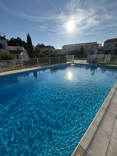 Appartement T2, 4 personnes, climatisé, avec piscine, Village de la Mer Apartment in La Londe-les-Maures