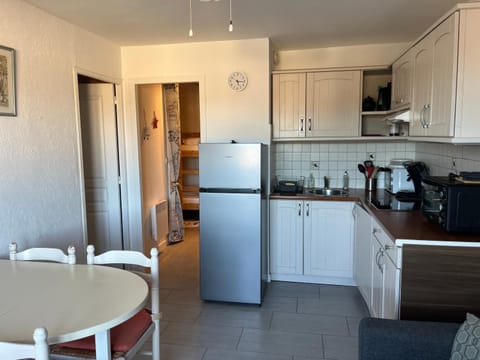 Appartement T2, 4 personnes, climatisé, avec piscine, Village de la Mer Apartment in La Londe-les-Maures