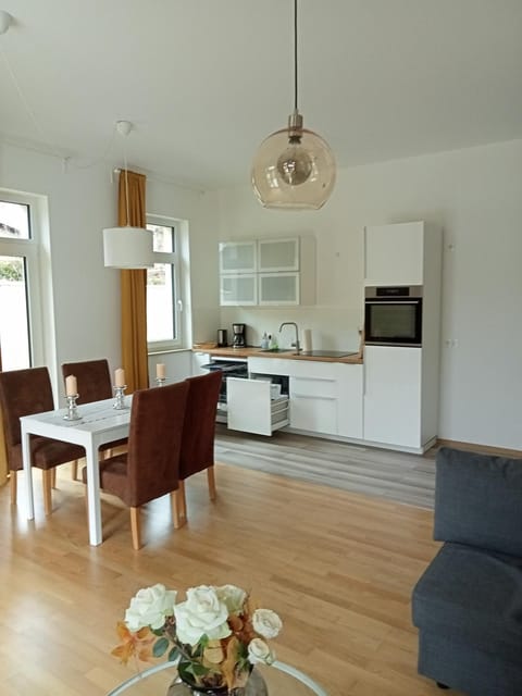 Kitchen or kitchenette, Dining area, dishwasher, pet friendly, stove