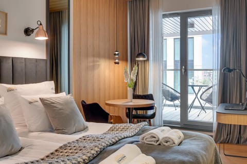 Bed, Photo of the whole room, Seating area, towels