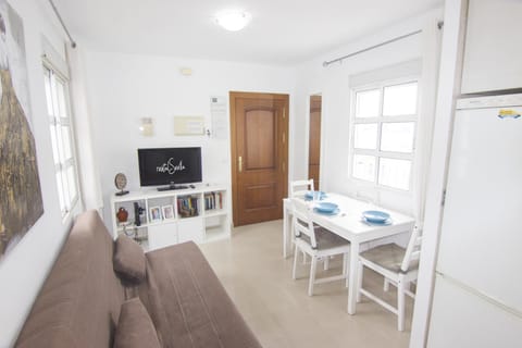 Communal lounge/ TV room, TV and multimedia, Living room, Seating area, Dining area