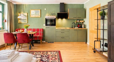 TV and multimedia, Living room, Seating area, Dining area, oven, stove