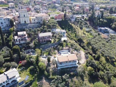 Villa Malù - APT Luisa Piscina e vista lago Apartment in Torri del Benaco