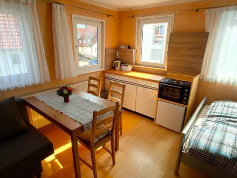 Kitchen or kitchenette, Dining area, stove