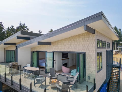 Beachfront Luxury Suite #18 at THE BEACH HOUSE House in Vancouver Island